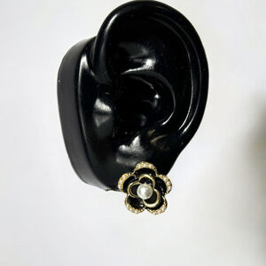 Women's Black & Gold Flower Korean Style Stud Earrings NWT